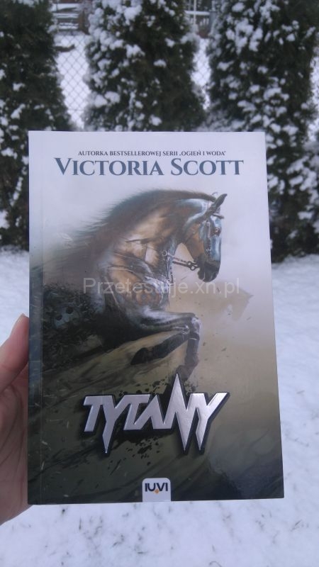 Victoria Scott Tytany